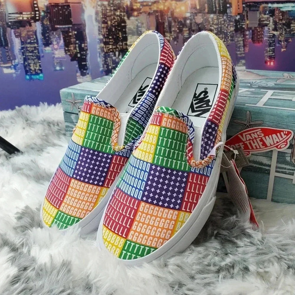 Vans Pride Classic Slip on - Picture 1 of 15